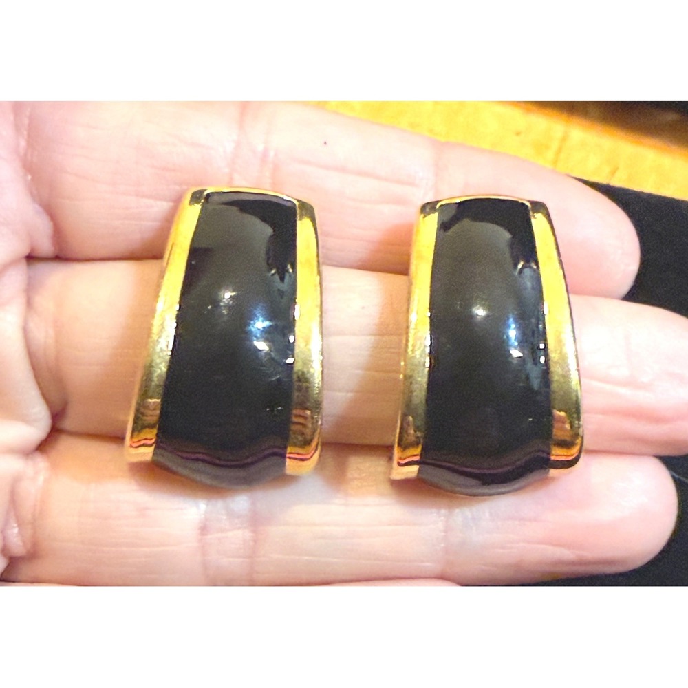 Vintage Avon Black Enamel Gold Tone J Hoop Stud Earrings Textured Back‎ 1 Inch